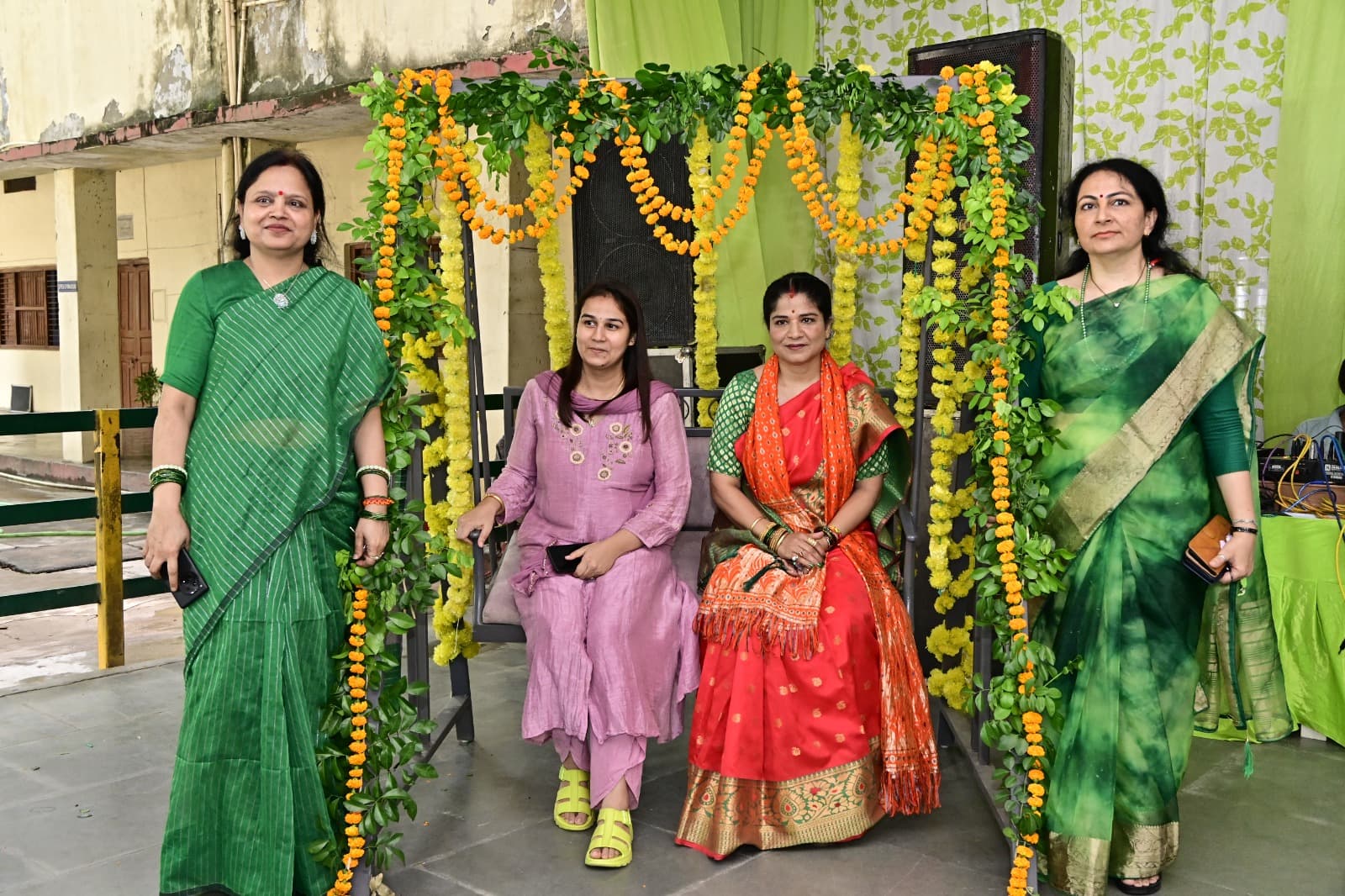 नवयुग कन्या महाविद्यालय  में सावन मेला का भव्य आयोजन