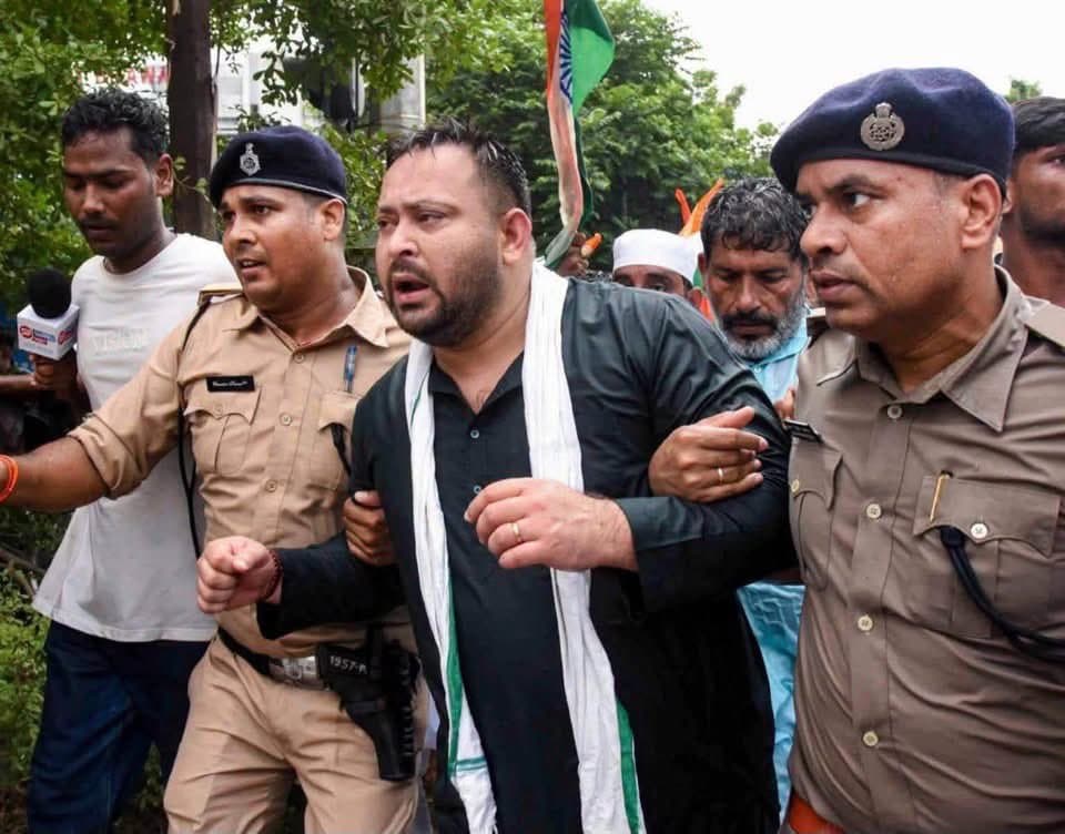 बिहार में छात्रों के प्रदर्शन पर सियासी संग्राम: तेजस्वी यादव का सरकार पर हमला, बोले- 'पानी और गोली की बौछारों से डरने वाले नहीं युवा'
