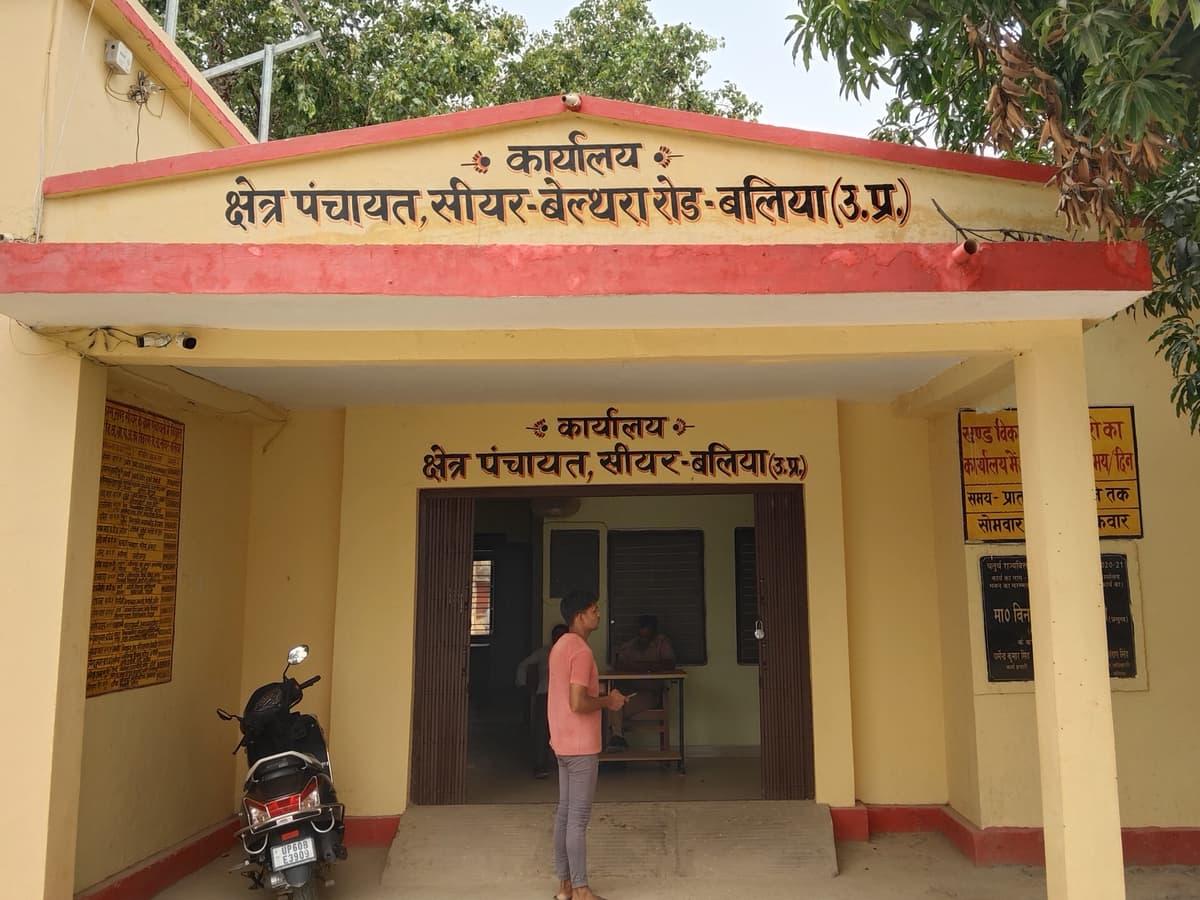 15.55 लाख रुपये की अनियमितता पर प्रशासक की कुर्सी गई हल्दीरामपुर की कमान अब एडीओ पंचायत के हाथ, अधूरे विकास कार्यों को पूरा होने में तेजी की उम्मीद