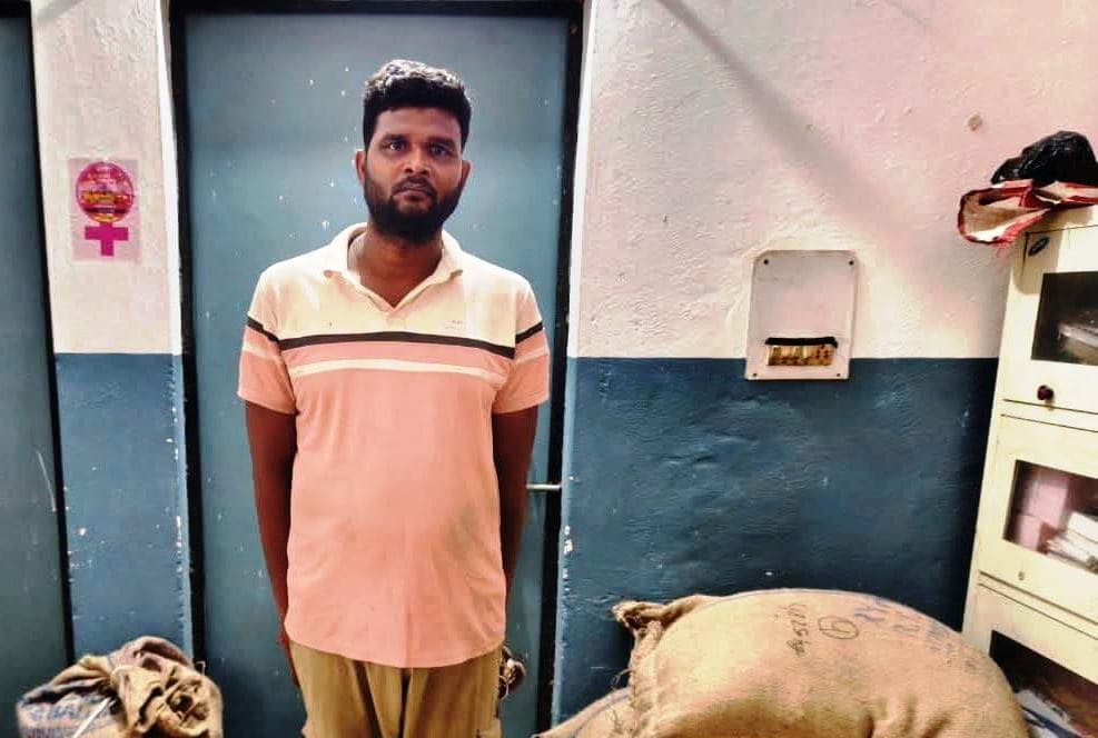 स्कूल का ताला तोड़कर मिड-डे मील का चावल चोरी, एक आरोपी गिरफ्तार, 3 बाल अपचारी हिरासत में