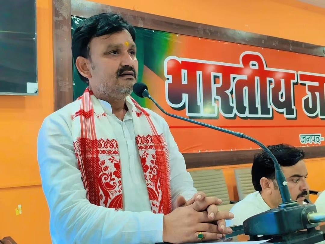 भाजपा जिलाध्यक्ष संजय मिश्र पर लगे आरोपों की जांच तेज, प्रदेश नेतृत्व की दो सदस्यीय टीम पहुंची बलिया