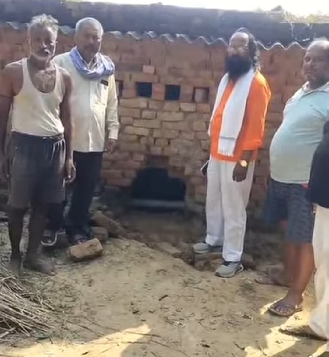 बलिया में चोरों का आतंक: किसान के घर सेंध लगाकर गृहस्थी का सारा सामान समेट ले गए चोर, परिवार हुआ बेघर