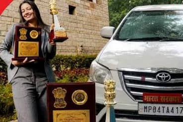 फर्जी IAS तृप्ति सिंह का नया खेल : होटल लीज और सरकारी नौकरी के नाम पर ₹39.17 लाख ठगे