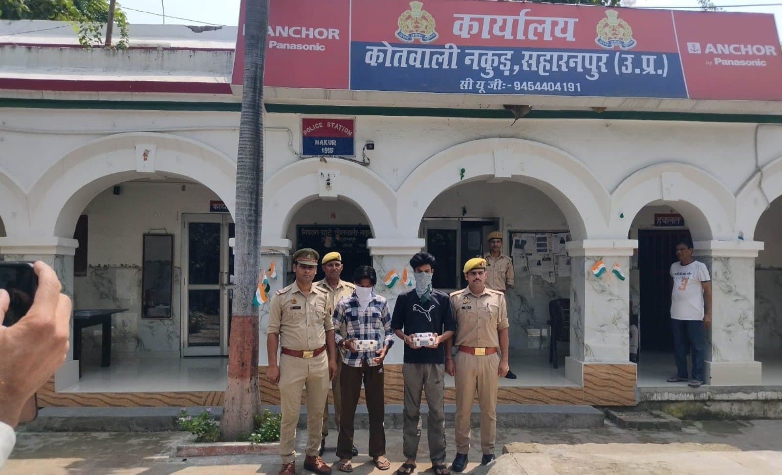 बाइक दिलाने का झांसा देकर जेवर हड़पने वाले दो आरोपी गिरफ्तार, 60 हजार कैश और चांदी के जेवर बरामद