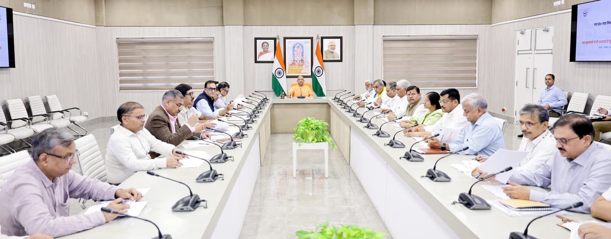 बारिश-बाढ़ से टूटी सड़कों पर योगी सरकार का फोकस, त्योहारों से पहले 681 प्रमुख मार्ग होंगे दुरुस्त