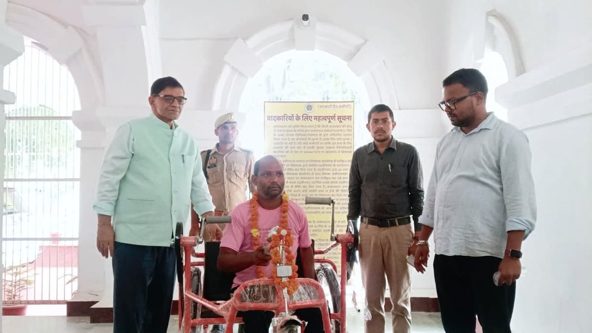 जनसुनवाई में दिव्यांग की समस्या पर डीएम ने लिया तत्काल संज्ञान