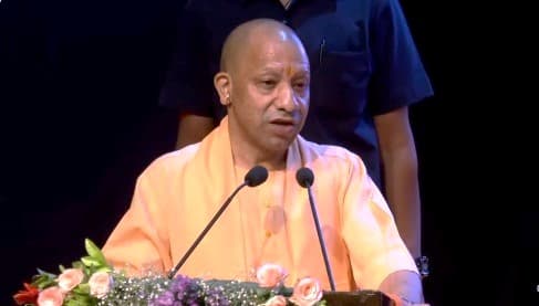 हमारे ग्राम स्वराज में परिवारवादी मॉडल की कोई जगह नहीं : मुख्यमंत्री योगी
