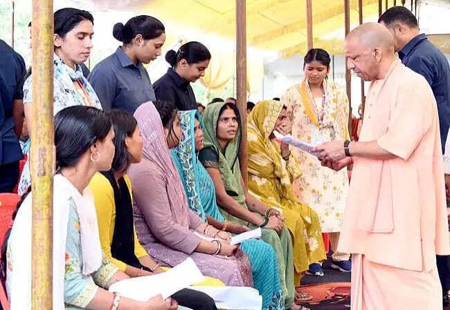 सुनिश्चित होगा हर व्यक्ति की समस्या का समाधान: मुख्यमंत्री याेगी