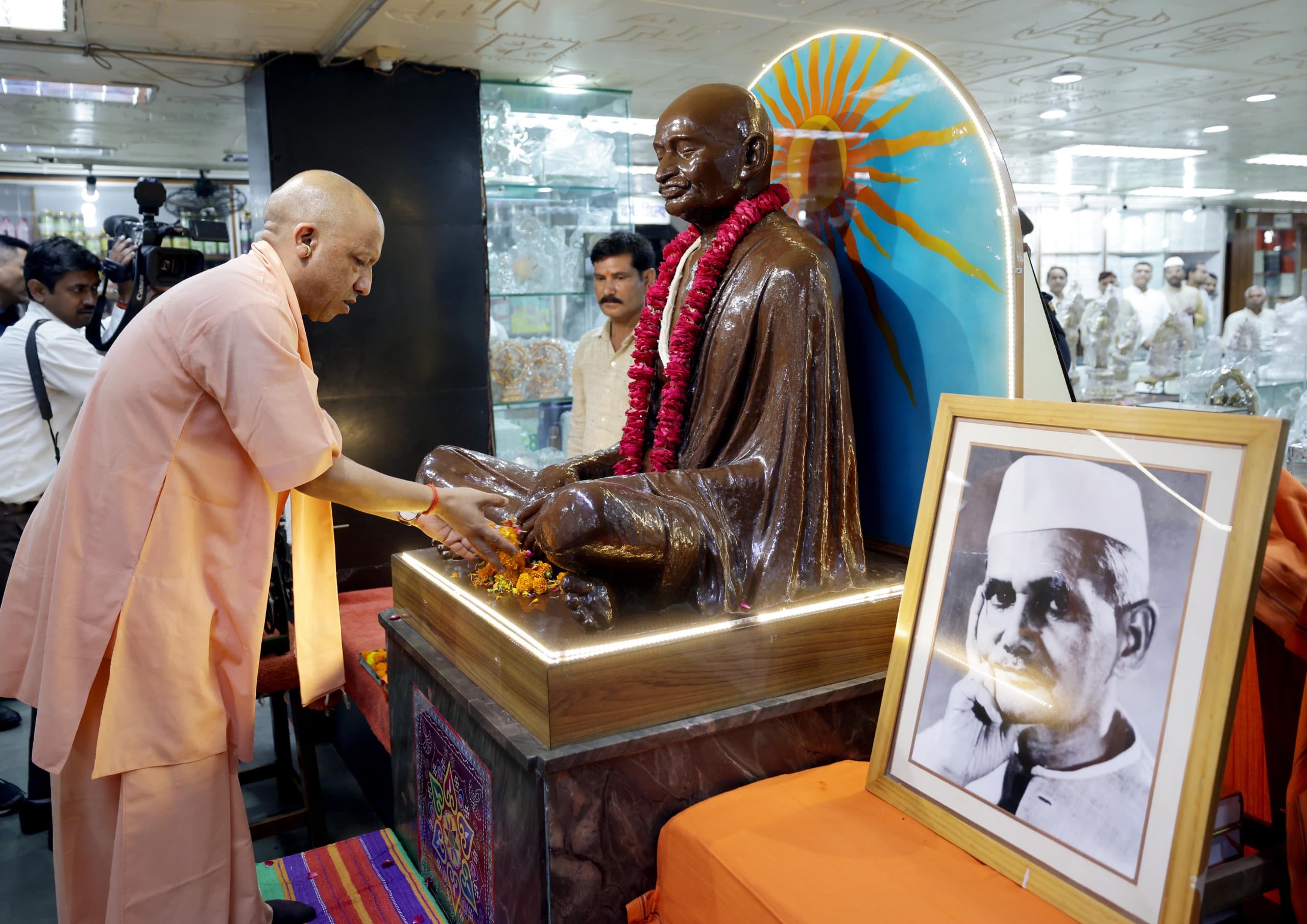 ‘वोट बैंक नहीं, विकास की पहली इकाई हैं गांव’, ग्राम स्वराज पर सीएम योगी ने गिनाईं उपलब्धियां, परिवारवाद पर साधा निशाना