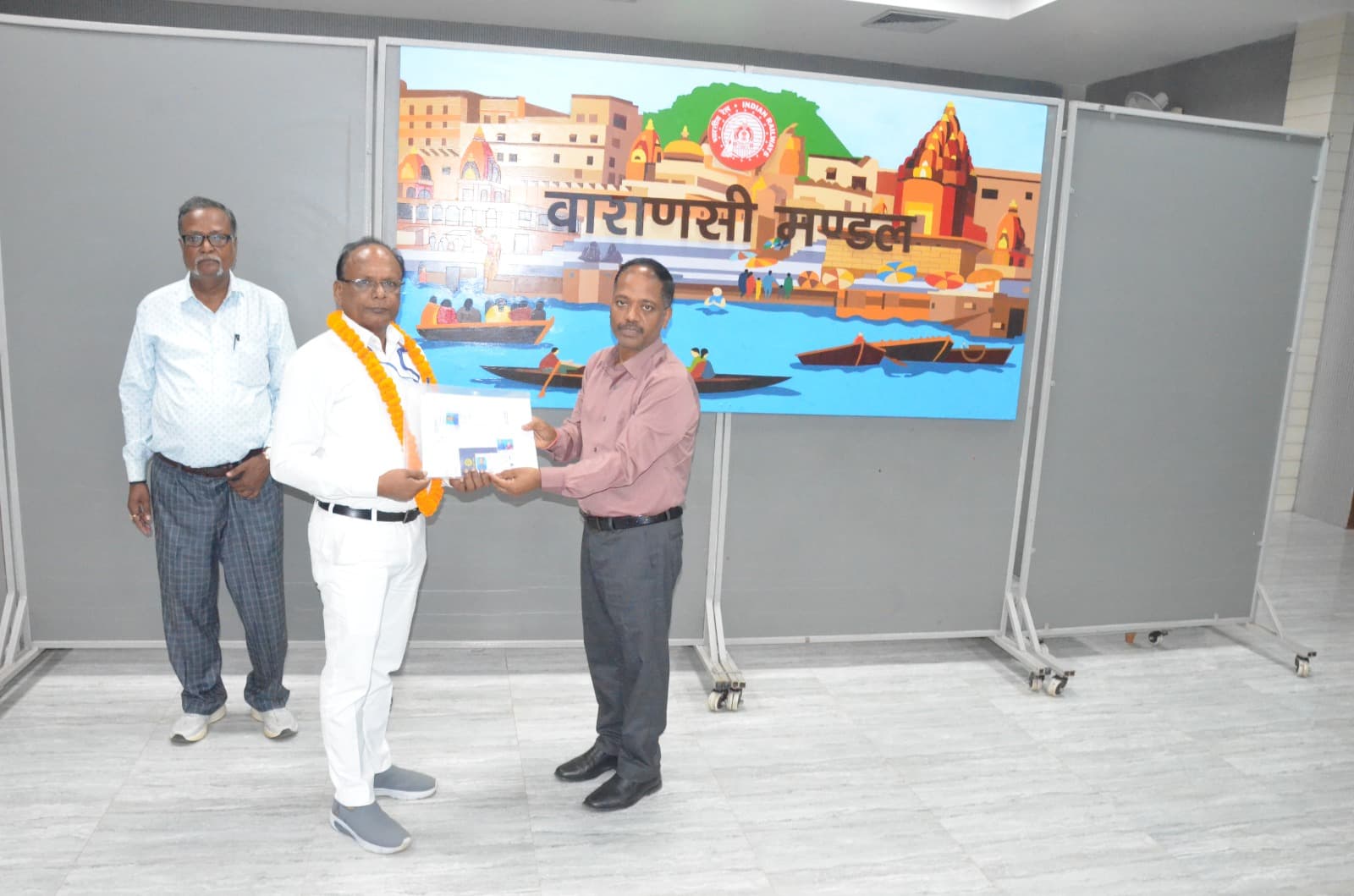 वाराणसी मंडल में 11 रेलकर्मियों को सेवानिवृत्ति लाभ का हुआ भुगतान