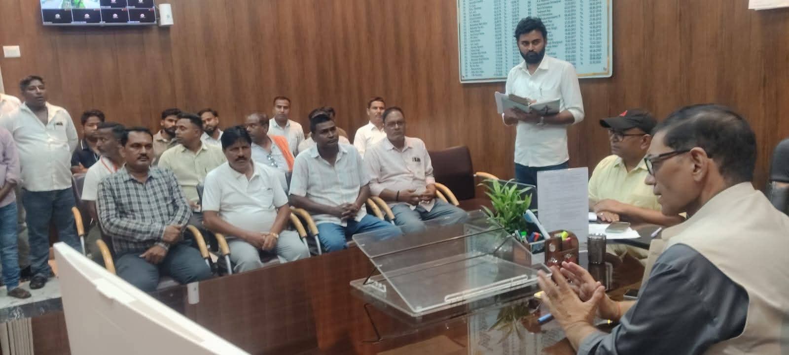 बलिया जिलाधिकारी आदेश हर दुकानदार को रखना होगा डस्टबिन, नहीं तो लगेगा जुर्माना