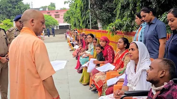 जनता दर्शन में पुलिस की शिकायतों पर CM योगी सख्त