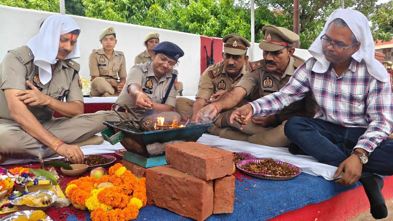 बलिया पुलिस परेड ग्राउंड का होगा कायाकल्प, नवीनीकरण व चारदीवारी निर्माण का हुआ भूमि पूजन