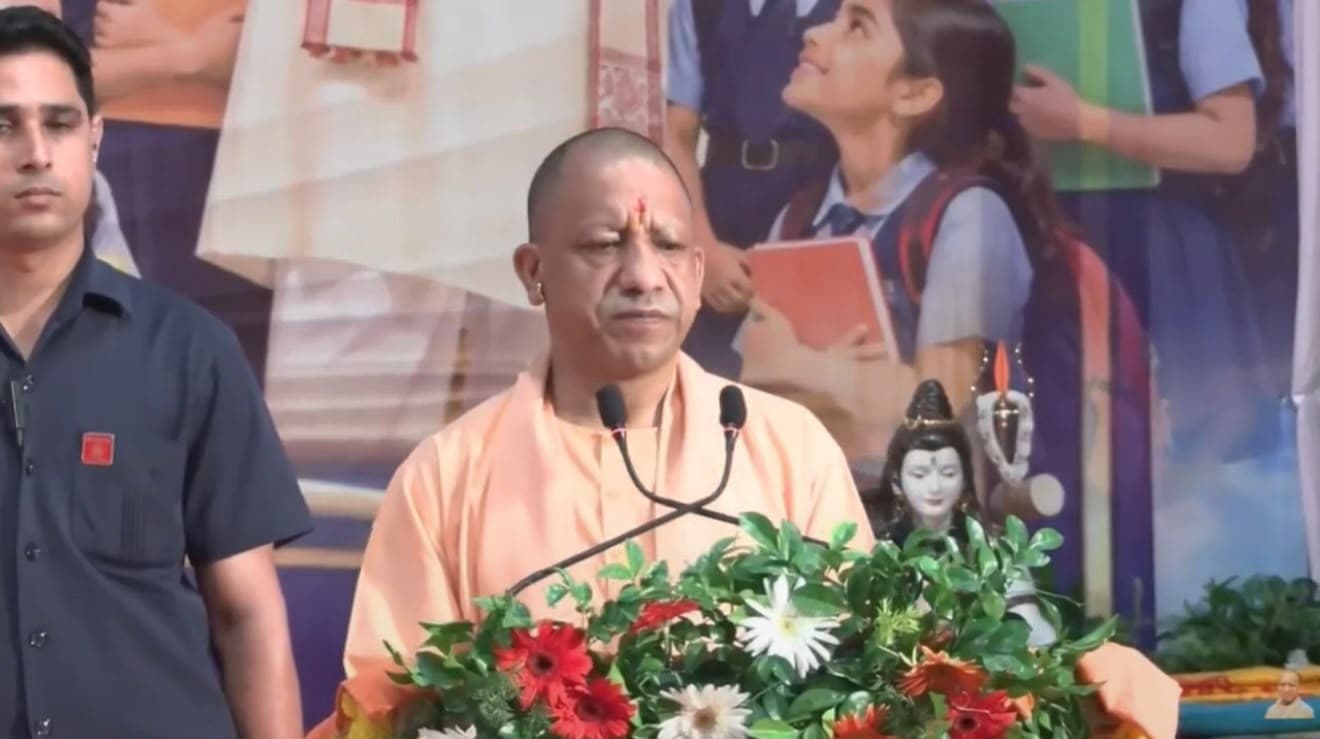 गुलामी की निराशा के बीच हुआ ऋषि का प्रादुर्भाव, सीएम योगी ने पंडित श्रीराम शर्मा आचार्य को किया नमन