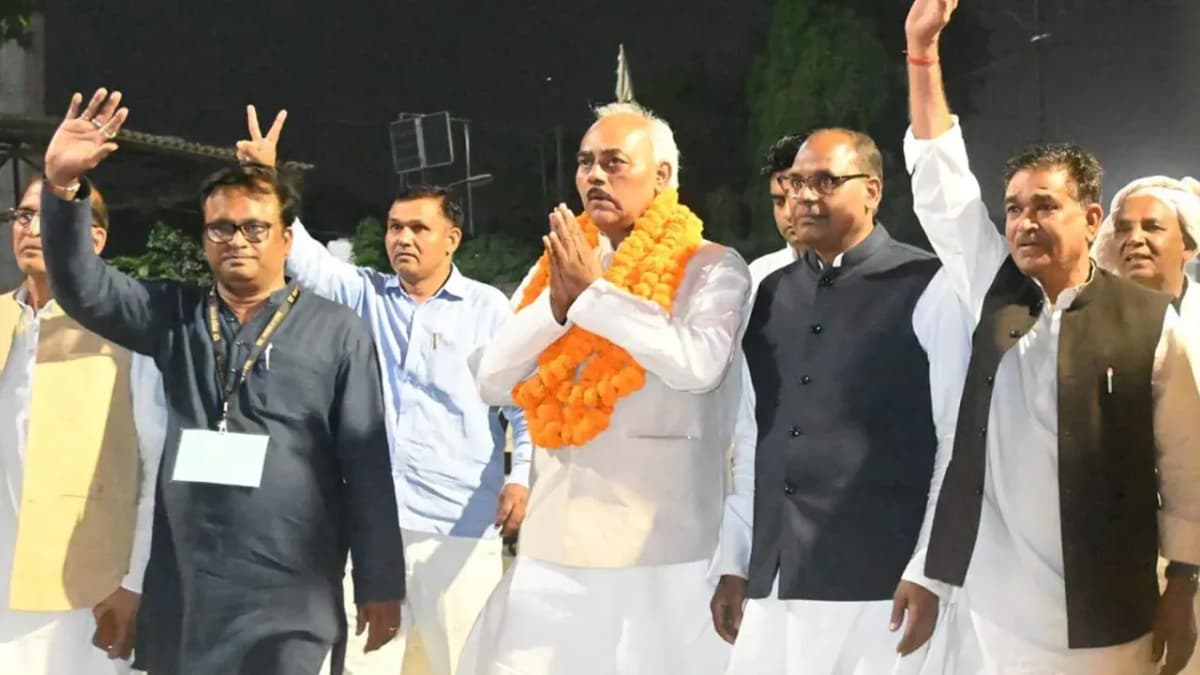 वाराणसी शिक्षक MLC सीट पर सपा के लाल बिहारी यादव की जीत, 2027 चुनाव से पहले पार्टी में उत्साह