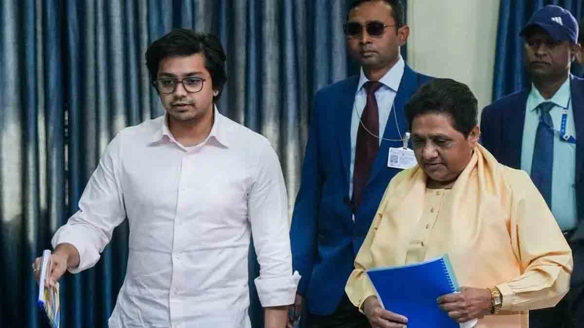 मायावती का बड़ा फैसला, आकाश आनंद से छीनी बड़ी जिम्मेदारी