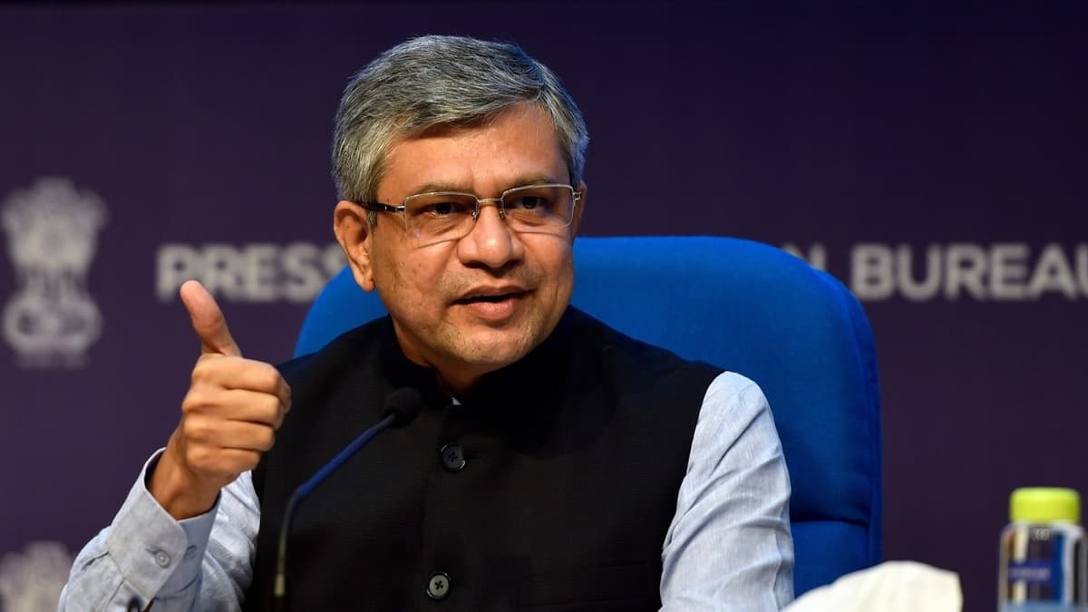रेलवे सुरक्षा को लेकर अश्विनी वैष्णव सख्त, तकनीकी खामियां दूर करने और लापरवाही पर कार्रवाई के निर्देश