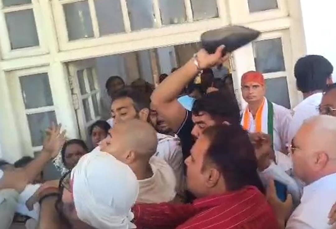 यूपी कांग्रेस में गुटबाजी का विस्फोट, प्रदेश अध्यक्ष के कार्यभार ग्रहण समारोह में बवाल; कार्यकर्ताओं के बीच चले जूते