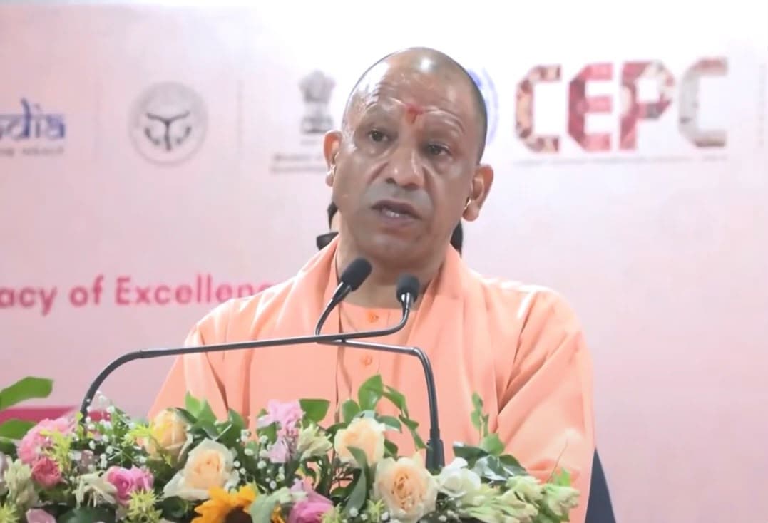 अपनी माटी में हुनर को मिल रहा सम्मान, पलायन की जगह रोजगार का बढ़ा दायरा: सीएम योगी