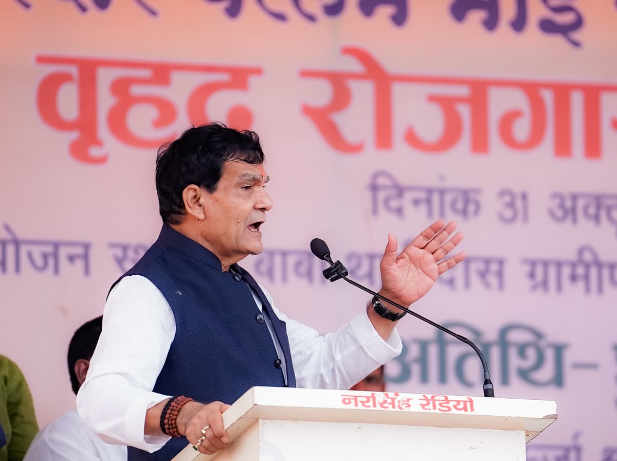 मऊ में 48 करोड़ के विकास कार्यों का लोकार्पण-शिलान्यास, 10 लाभार्थियों को मिली पीएम आवास की दूसरी किस्त