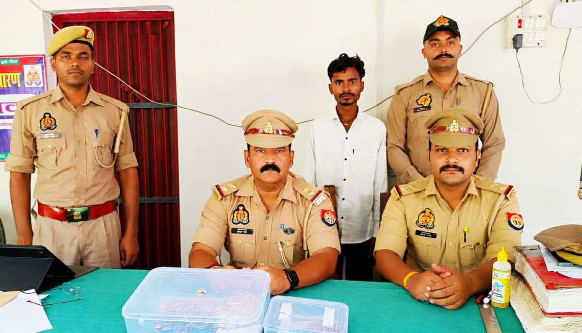 बलिया : मां काली मंदिर में चोरी का 24 घंटे में खुलासा, एक आरोपी और बाल अपचारी गिरफ्तार