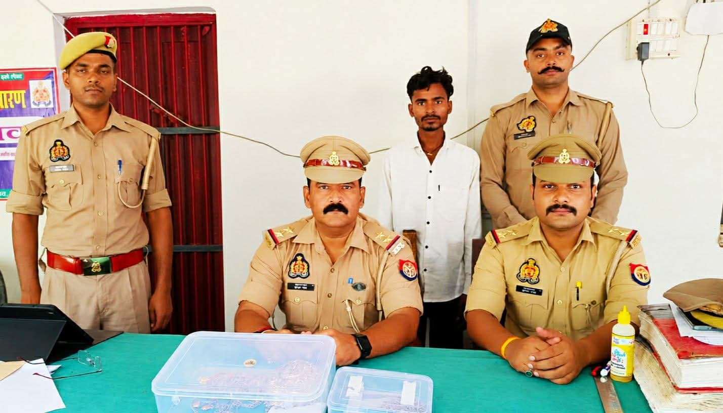 बलिया : मां काली मंदिर में चोरी का 24 घंटे में खुलासा, एक आरोपी और बाल अपचारी गिरफ्तार