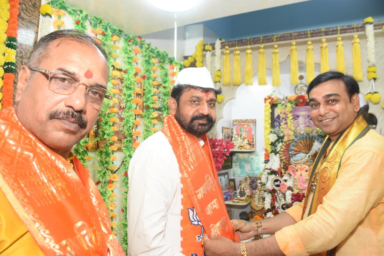 गणपति बप्पा के दरबार पहुंचे आयुष मंत्री डॉ. दयाशंकर मिश्र ‘दयालु’, विघ्नहर्ता का लिया आशीर्वाद