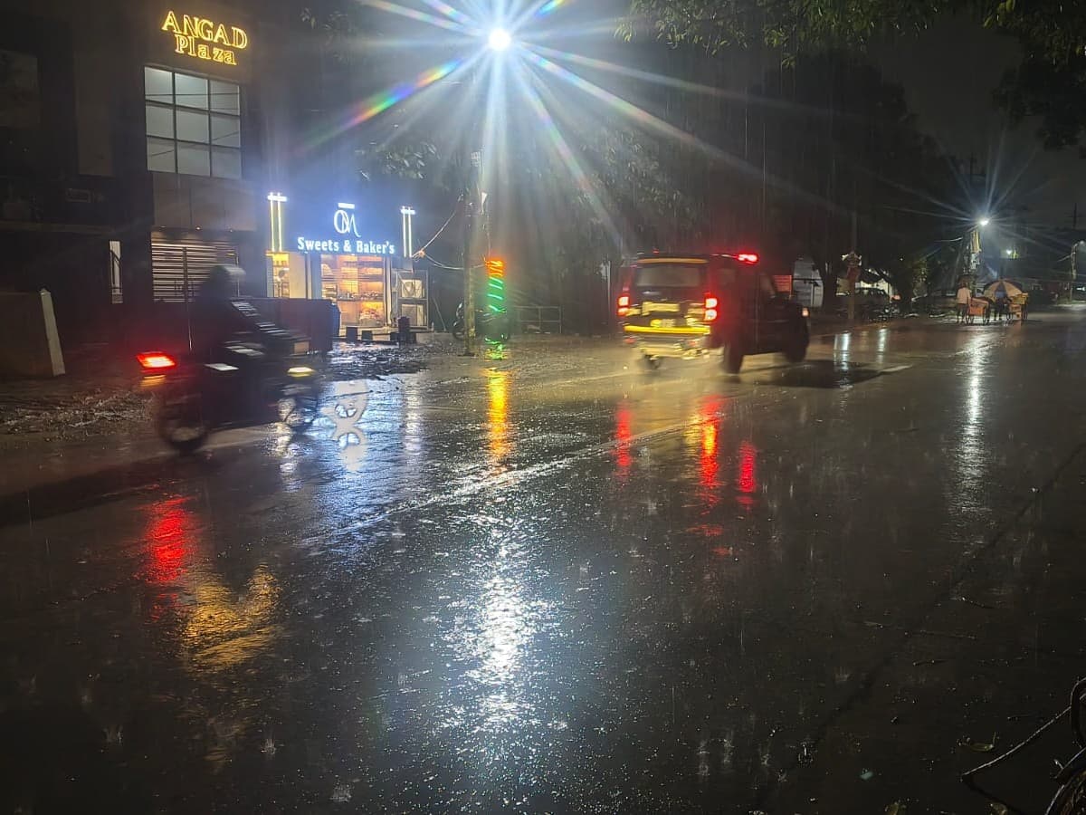 चक्रवाती तूफान 'अर्णब' से यूपी में मौसम बदला, बारिश के अलर्ट के बीच बढ़ी ठंड