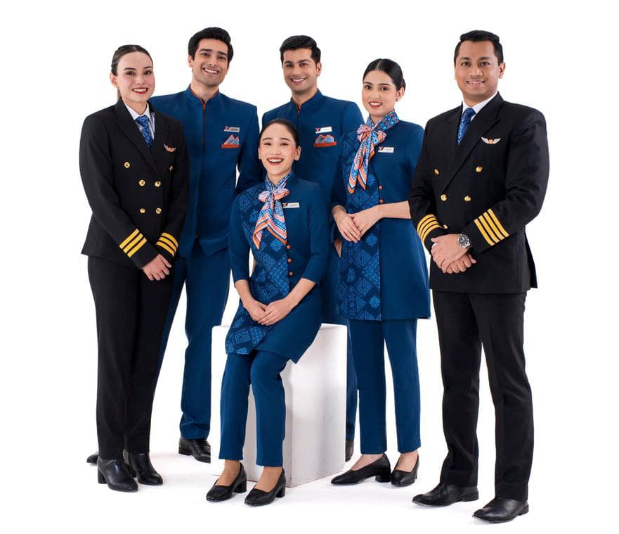 Air India Express New Uniform : क्रू और फ्रंटलाइन स्टाफ को मिला नया लुक