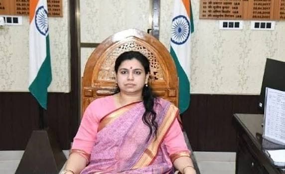 IAS दिव्या मित्तल ने छोड़ी नौकरी, 2013 बैच की अफसर ने सोशल मीडिया पर साझा किया भावुक संदेश