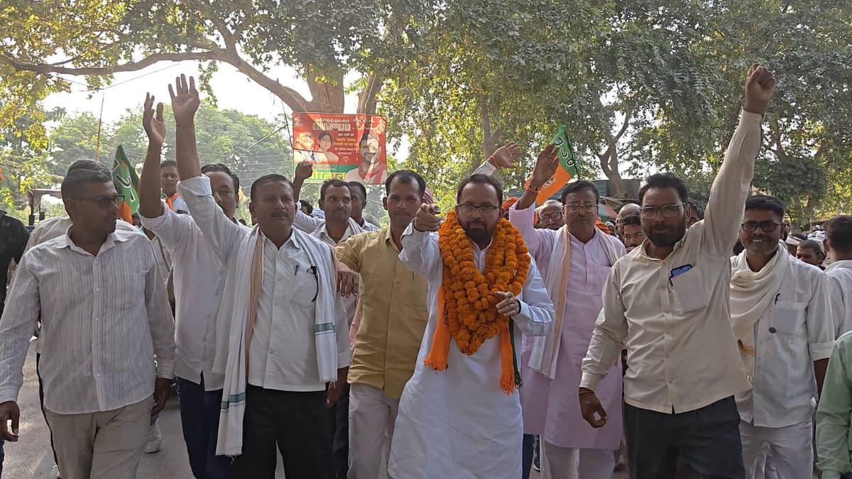रसड़ा चीनी मिल चालू कराने की मांग तेज, राम इकबाल सिंह के नेतृत्व में निकली विशाल बाइक रैली