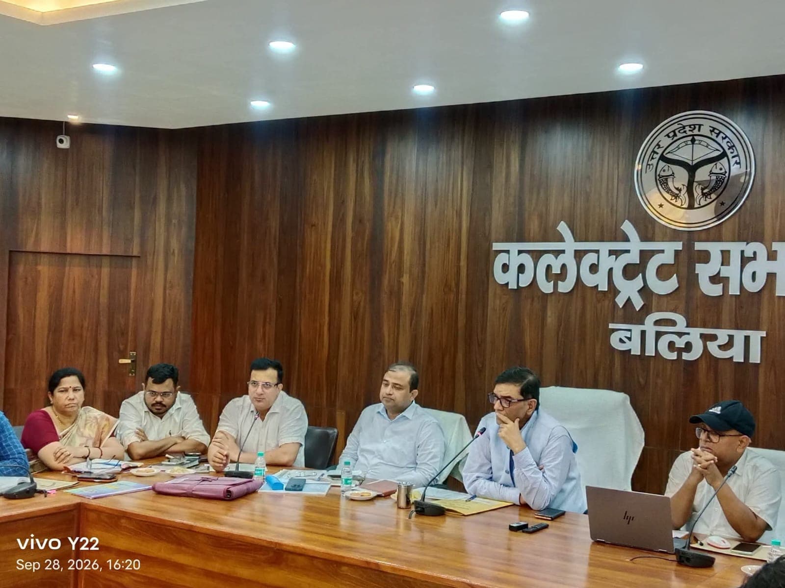 बलिया-आईजीआरएस में लापरवाही पर डीएम सख्त, अधिकारियों को दिए कार्रवाई के संकेत