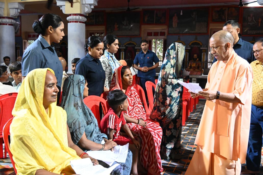 जनता दर्शन में जमीन कब्जे की शिकायतों पर सीएम योगी सख्त, अधिकारियों को दिए कार्रवाई के निर्देश