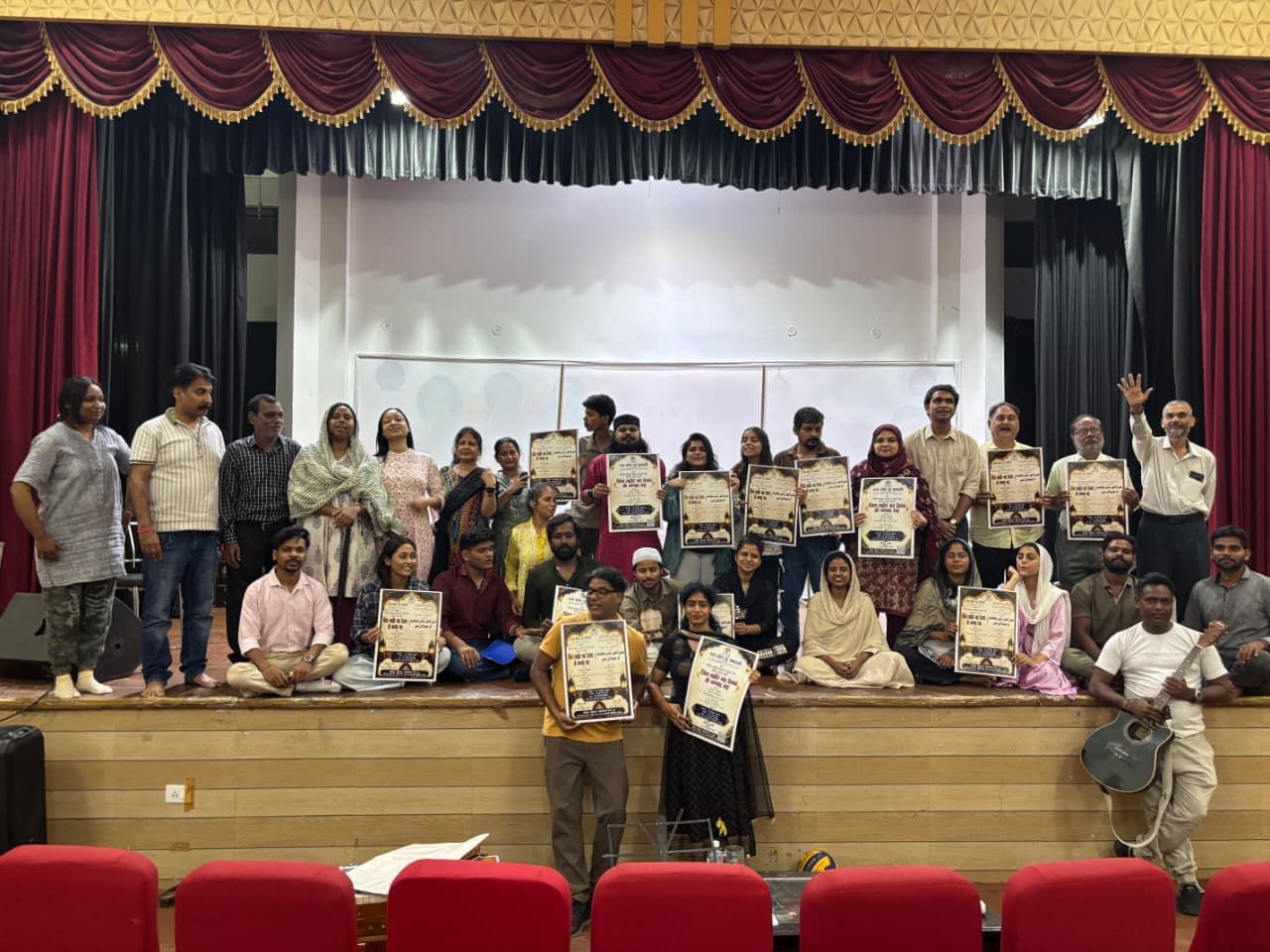 विजुअल लाइव की खबर का असर, उर्दू अकादमी ने नाटक का मंचन किया स्थगित