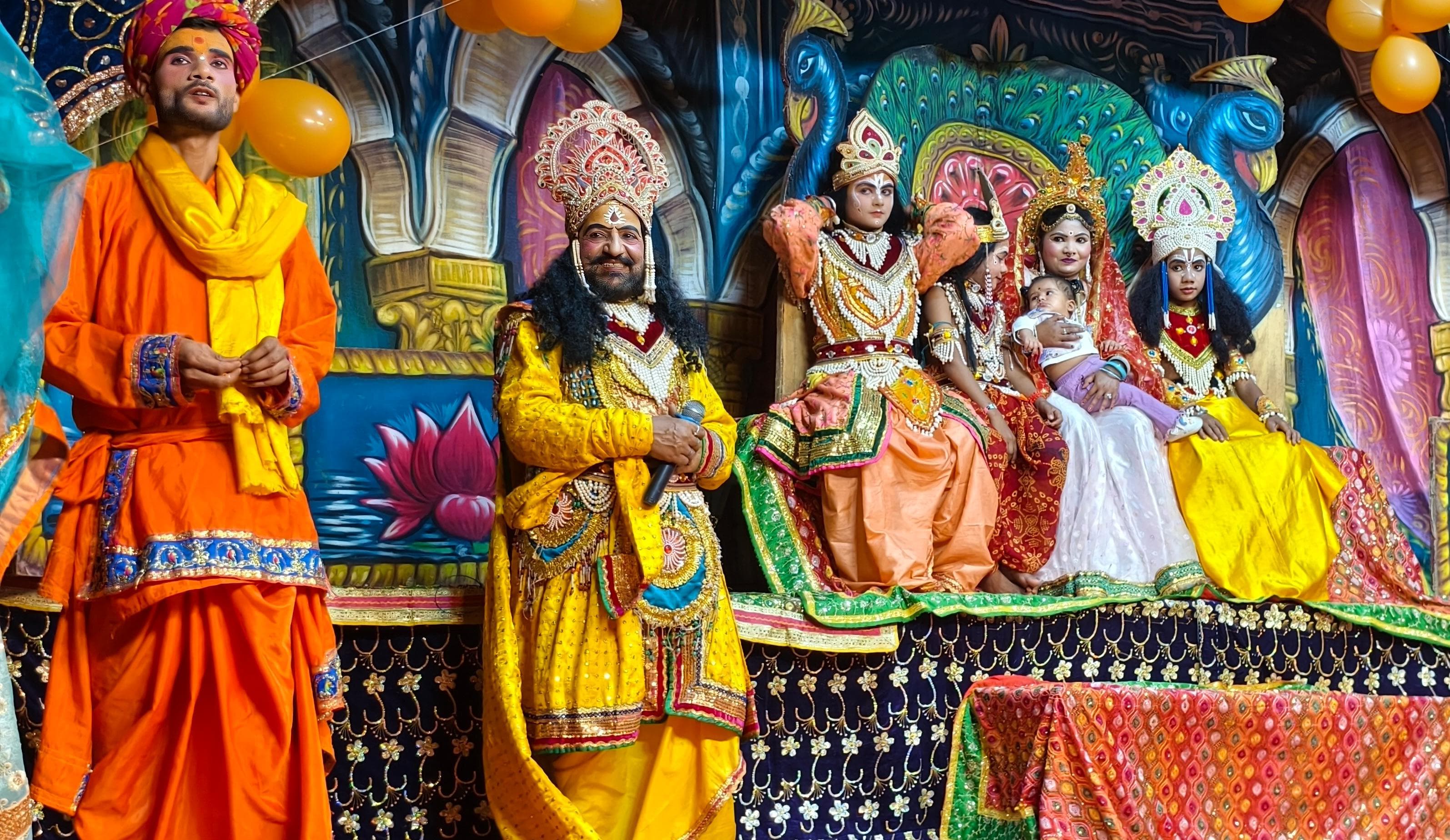 नगरा की रामलीला में गूंजे जय श्रीराम के जयकारे, भगवान राम के जन्म का हुआ भावपूर्ण मंचन