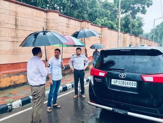 मूसलाधार बारिश में डीएम-नगर आयुक्त ने शहर का किया निरीक्षण